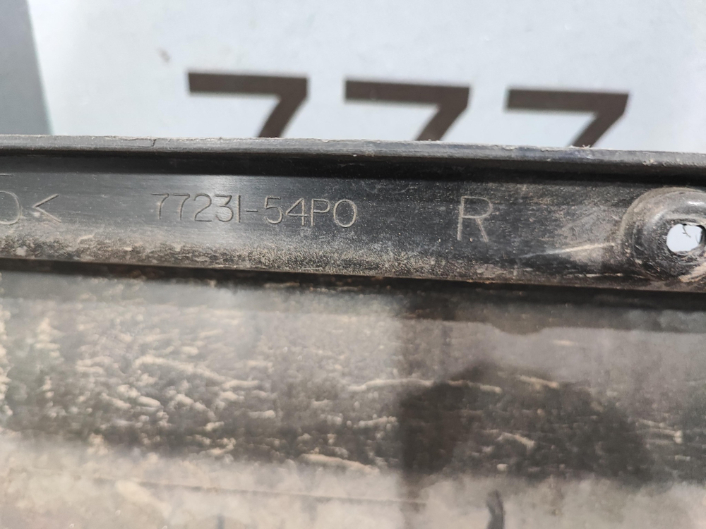 Накладка порога правого Suzuki Vitara 2 14-22 Б/У Оригинал 7723154P0