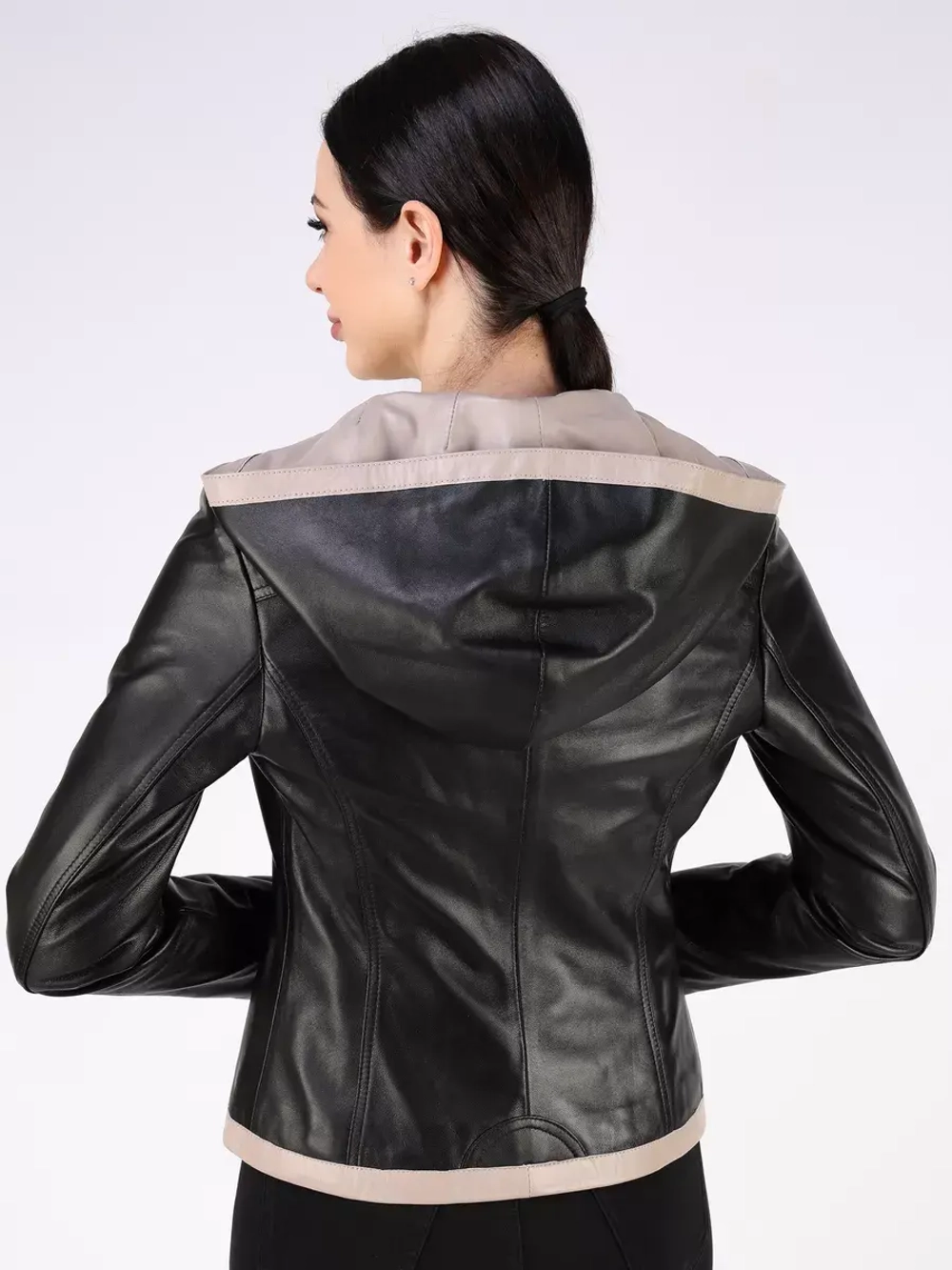 Кожаная куртка демисезонная с капюшоном