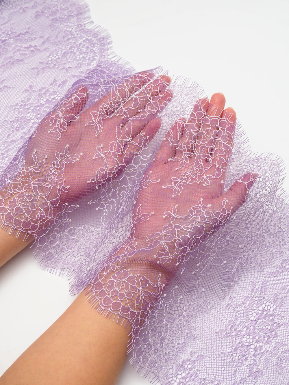 Кружево шантильи яркая лаванда с шампанью неэластичное ширина 22 см ОТРЕЗ 1 м