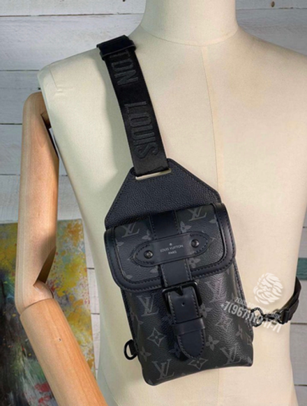 Сумка-слинг Louis Vuitton Saumur
