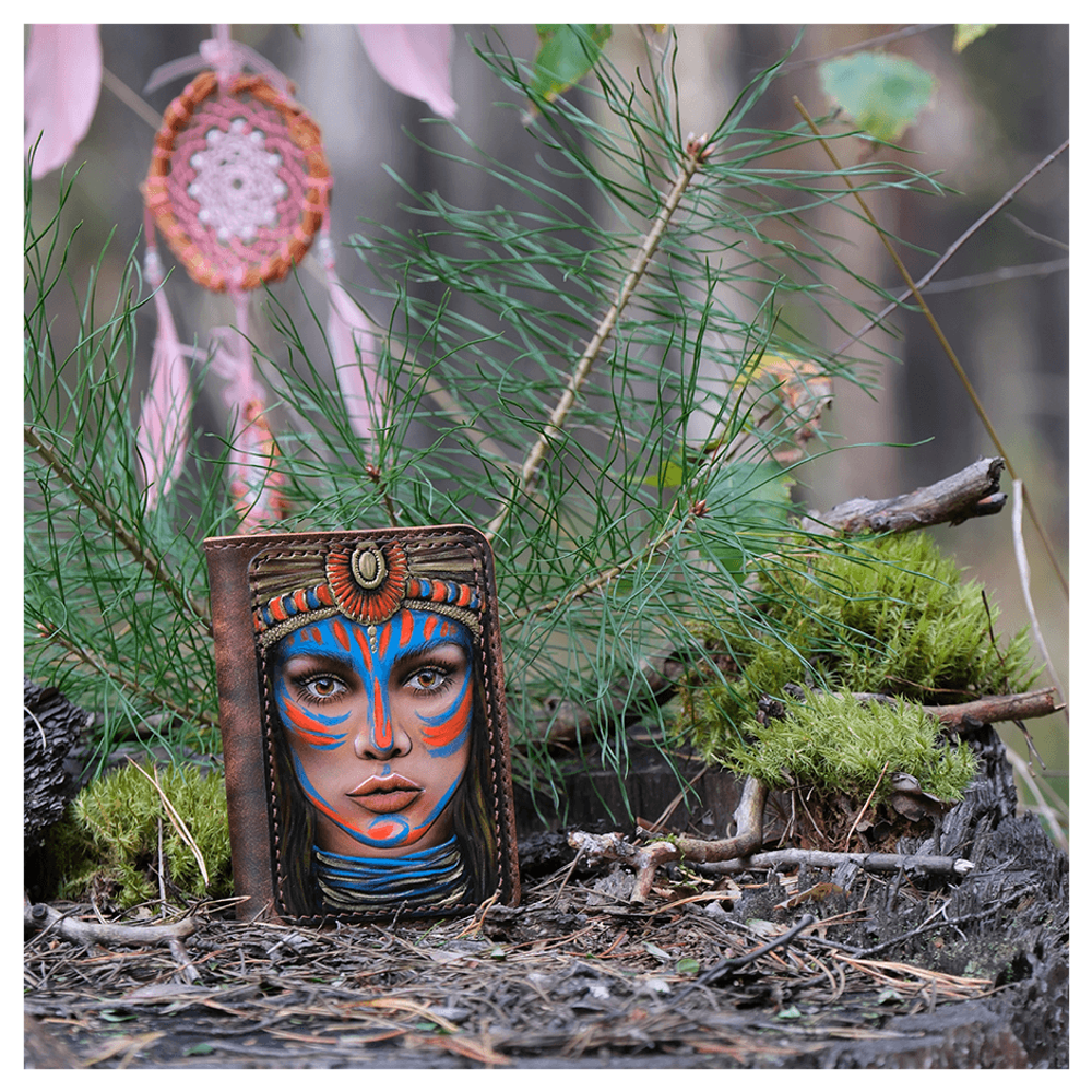 Кожаная обложка на паспорт «Шаманка»