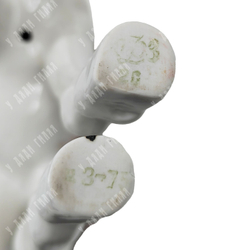 Воробьев Б. Я. Жеребенок пасущийся. ЛФЗ. Фарфор. 1960 г.