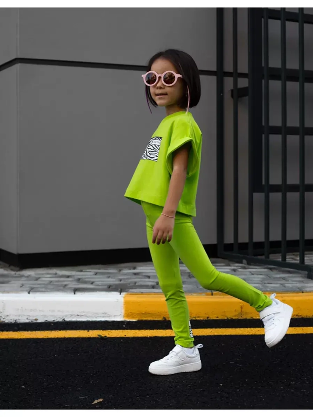 Костюм для девочки на осень