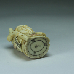 Нэцкэ Дзюродзин с посохом и мешочком денег