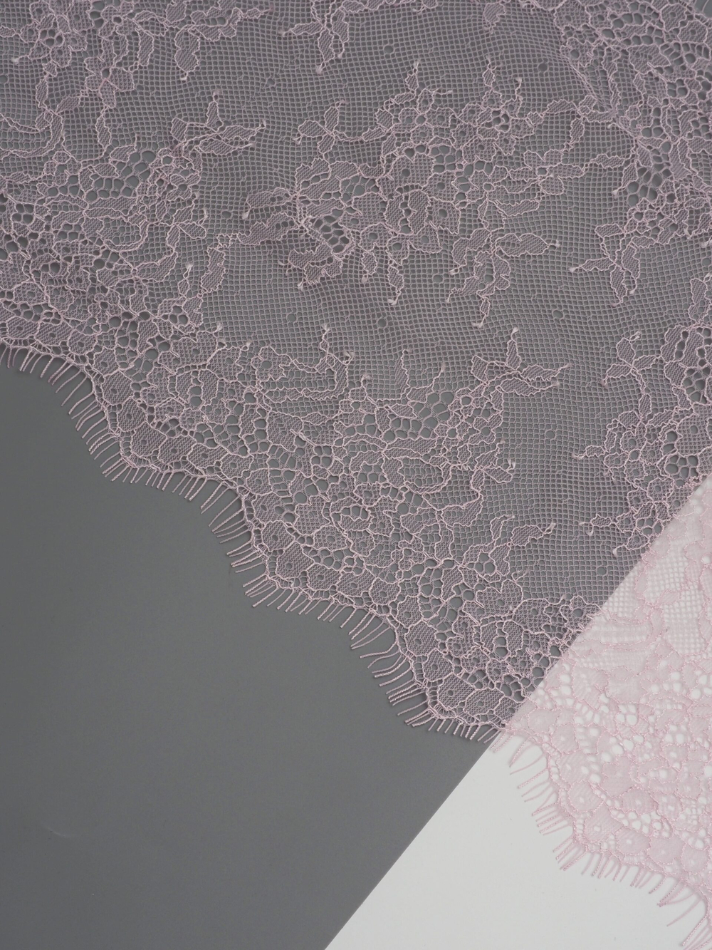 Кружево шантильи нежно-розовое неэластичное ширина 22 см купон 2.9 м