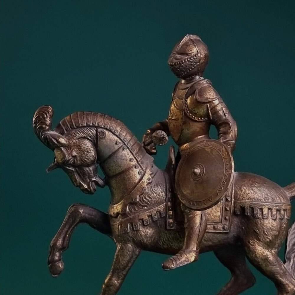 Скульптурная композиция «Конный Рыцарь»