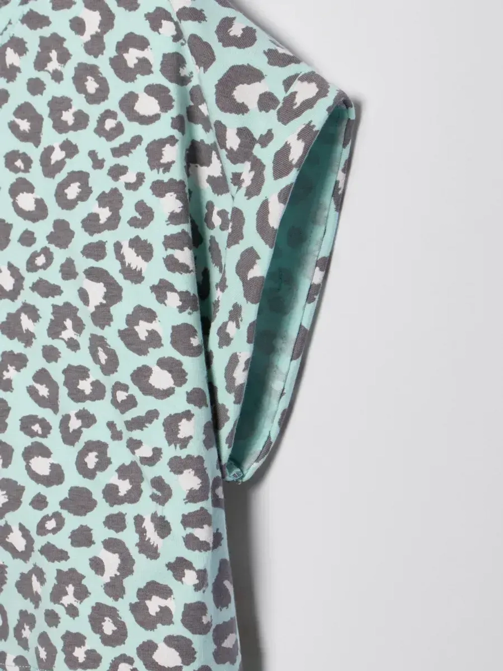 Леопардовая футболка для девочки на лето