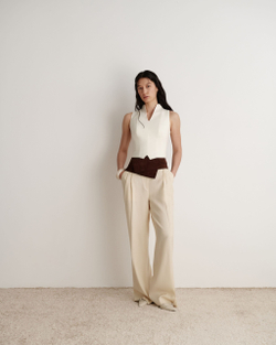 топ с V-образным вырезом