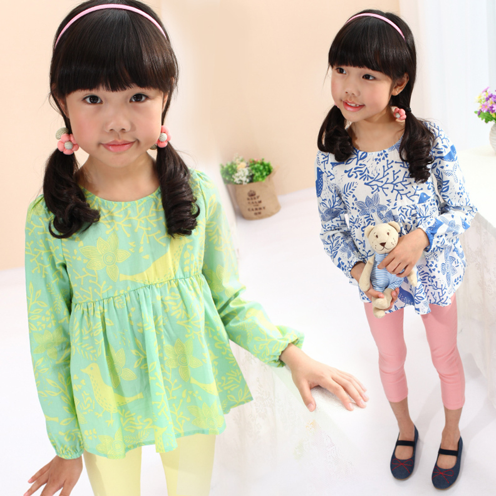 Блузка детская со сборкой от груди и принтом птиц