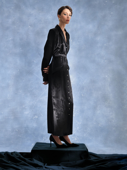 ПЛАТЬЕ-ХАЛАТ ИЗ ЧЕРНОГО ТРИАЦЕТАТА