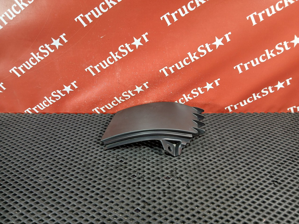 Накладка лобового стекла левая