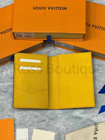 Женская обложка для паспорта Louis Vuitton (внутри с желтой кожей)