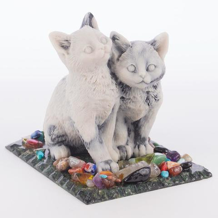 Сувенир "Две кошки" змеевик мрамолит самоцветы 80х100х80 мм 230 гр.  R118975