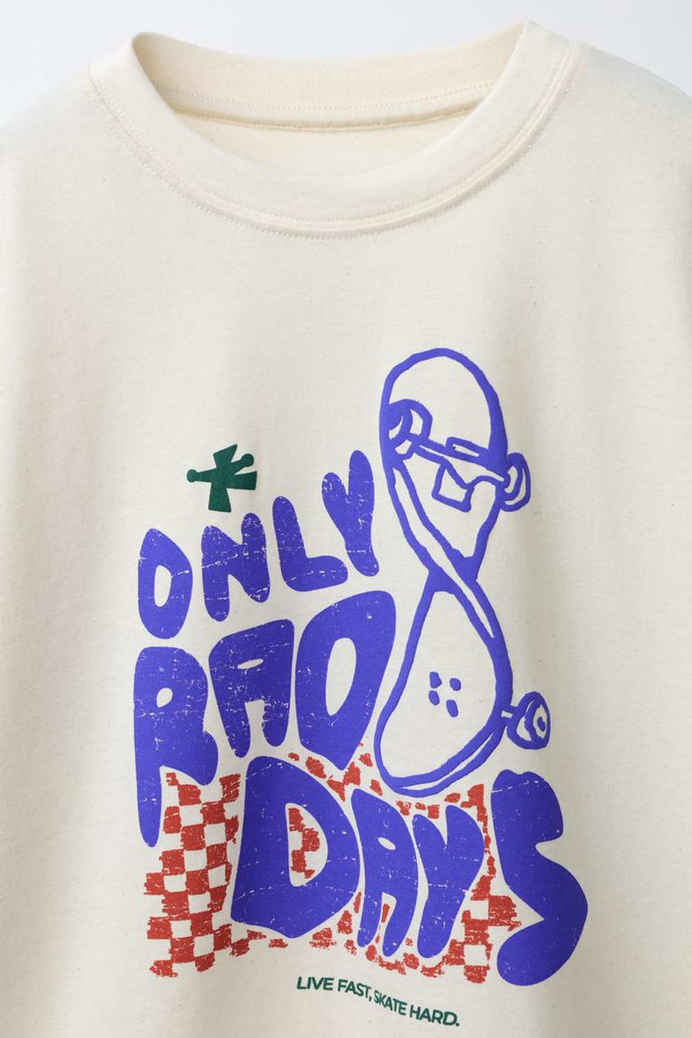 ZARA ФУТБОЛКА С ПРИНТОМ И НАШИВКОЙ, ЭКРЮ