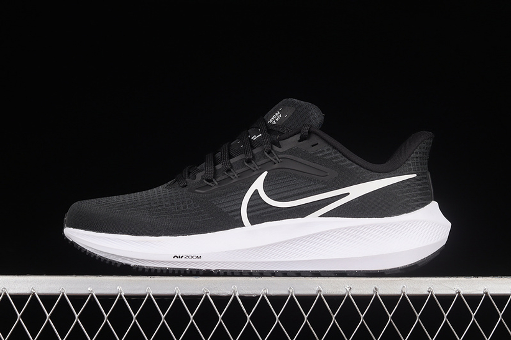 Nike air zoom pegasus black and white top