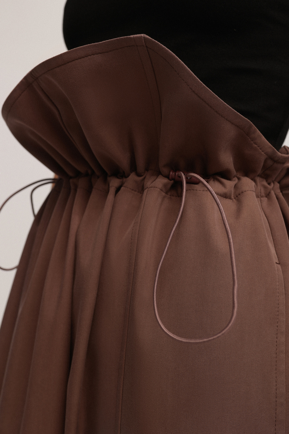 Брюки о-силуэта на кулисе