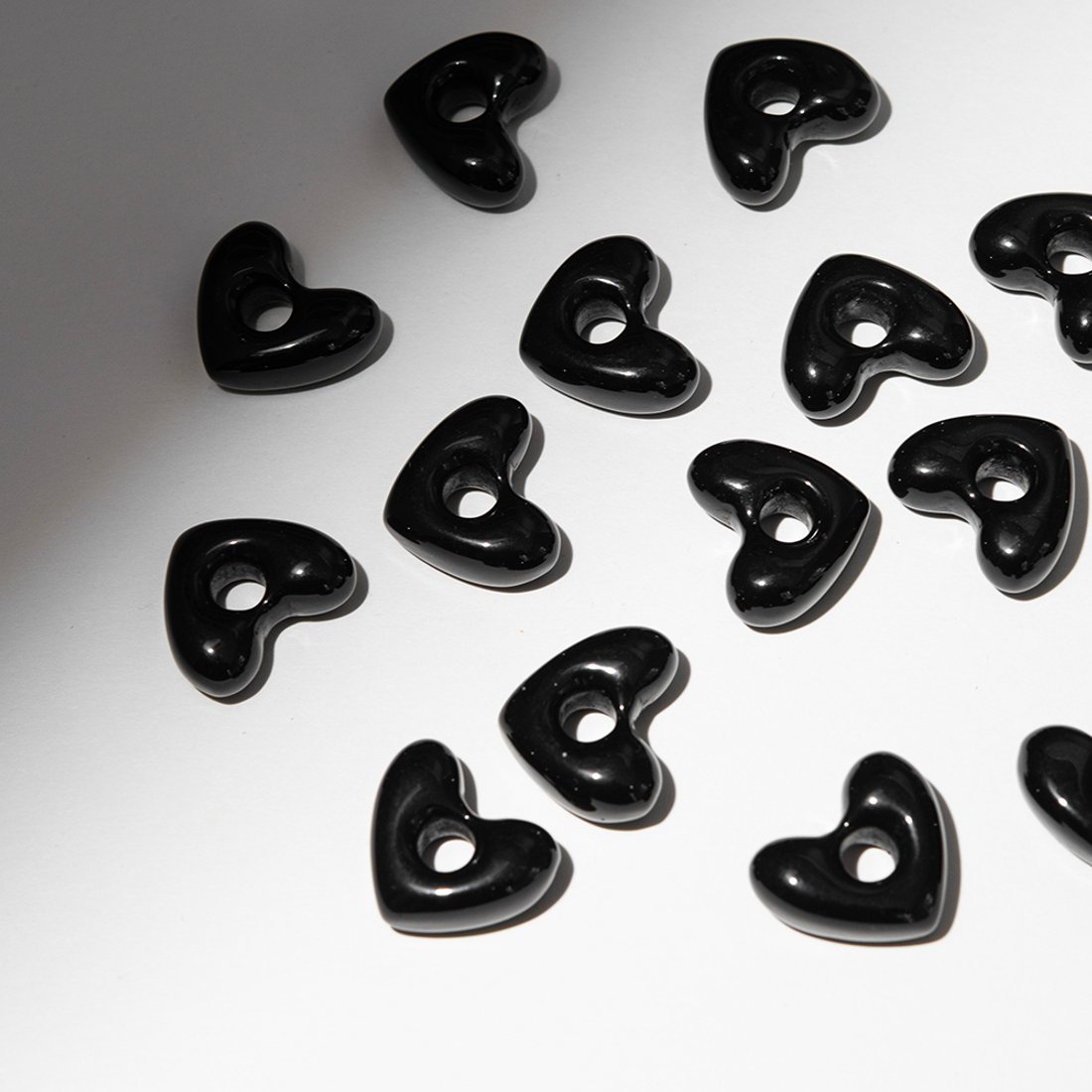 Подвеска "Черное сердце", 22*26мм, акрил