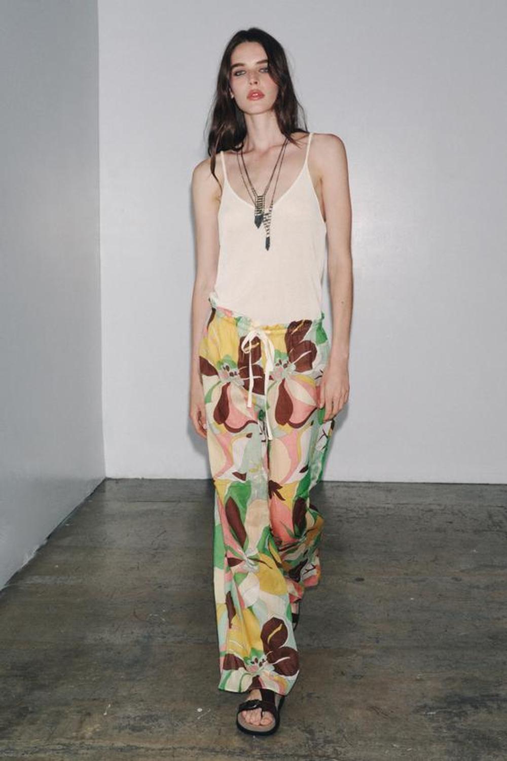 ZARA БРЮКИ ИЗ РАМИ С ЦВЕТОЧНЫМ ПРИНТОМ — ZW COLLECTION, ЗЕЛЕНЫЙ