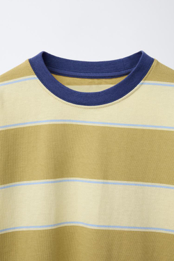 ZARA ФУТБОЛКА В ПОЛОСКУ С НАШИВКОЙ, ЖЕЛТЫЙ