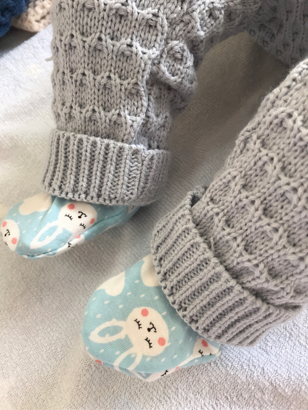 Комплект на выписку вязаный "АйШах" с шапкой и комбинезоном р.24 (Цвет: Черный, Размер: 80)