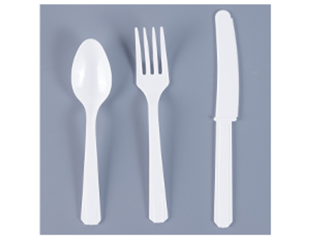 Столовые приборы в ассортименте