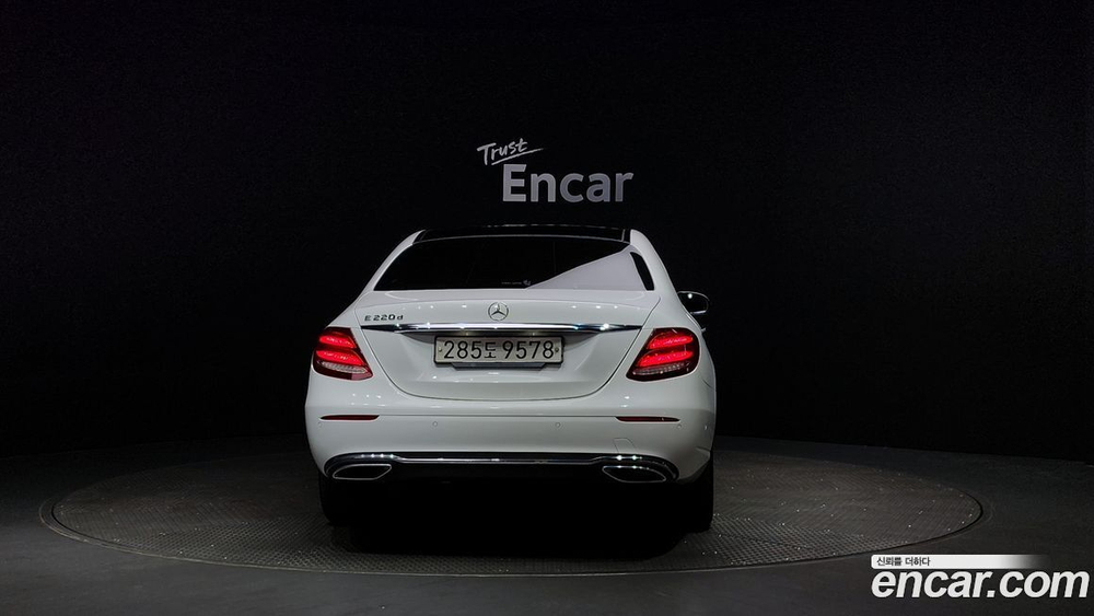 Mercedes-Benz E-Class W213 E220d Avangarde (04.2020)
