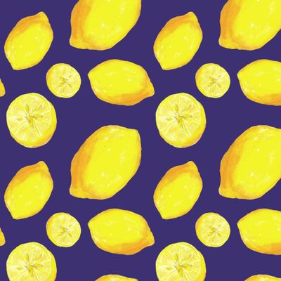 Желтые лимоны на темно-синем фоне.