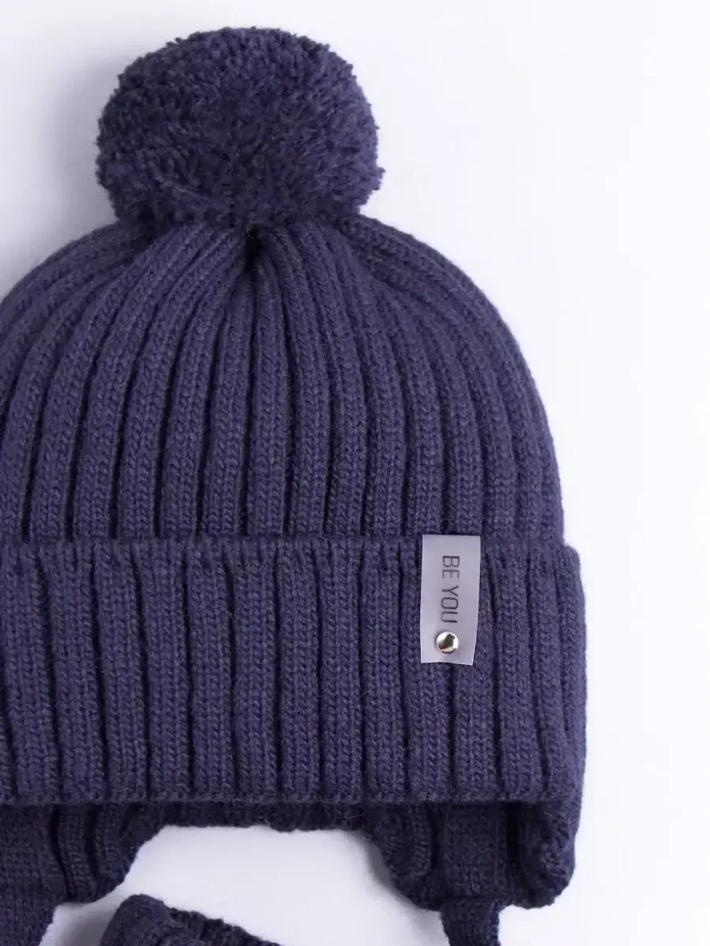 Шапка осенняя детская на завязках и снуд