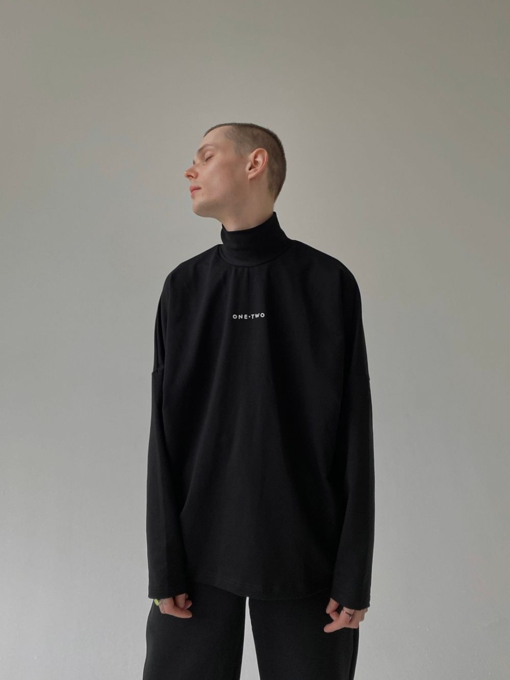 Водолазка One Two High Neck Logo черный