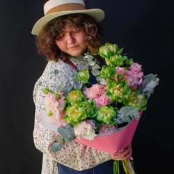 25. Эффектный тропический букет в современном стиле