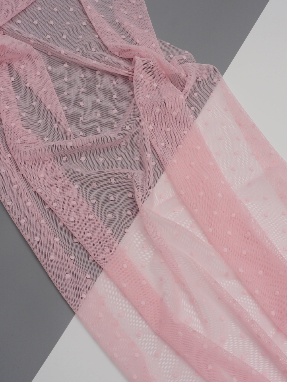 Сетка эластичная нежно-розовая в горошек отрезом 75х50 см