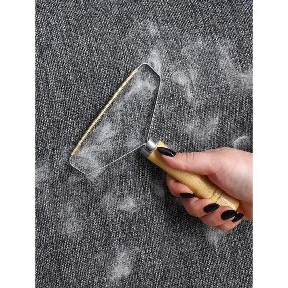 Скребок для чистки одежды, ковров, мебели, 16,5×12,5 см, ручка сосна