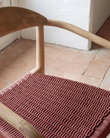 Стул Glynis массив эвкалипта с черным сиденьем | La Forma | Испания | Купить в Hallberg.ru