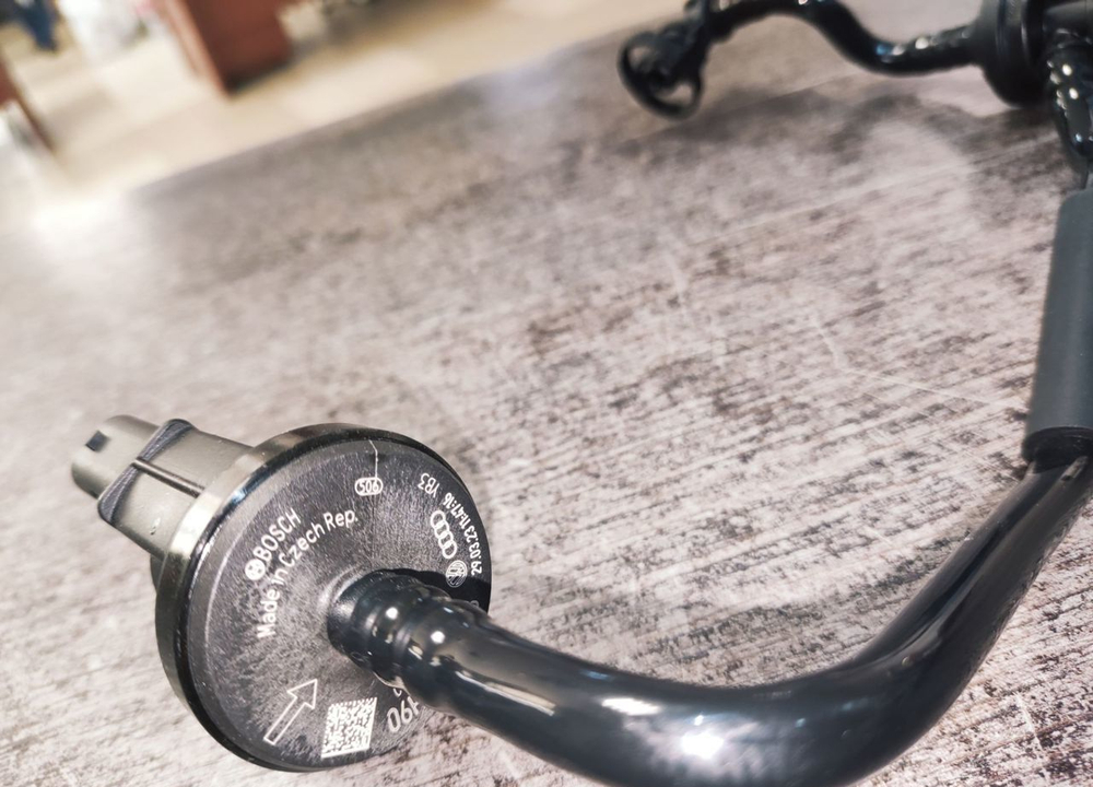 Клапан вентиляции бака с патрубками в сборе VAG