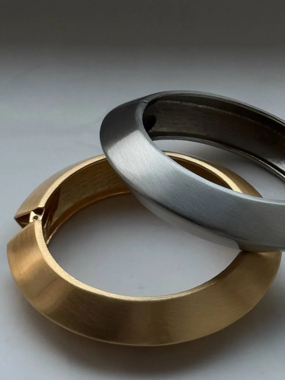 Браслет под золото матовый