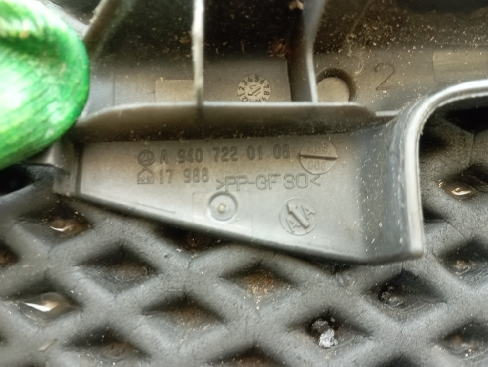 Накладка двери левой