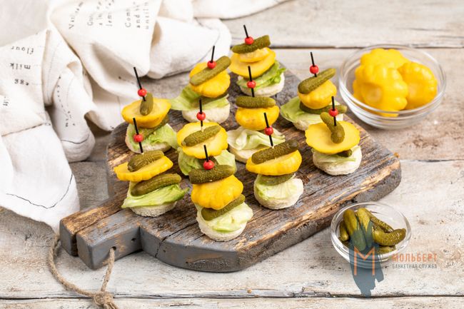 Канапе с мини-патиссоном и корнишоном, 20 шт.