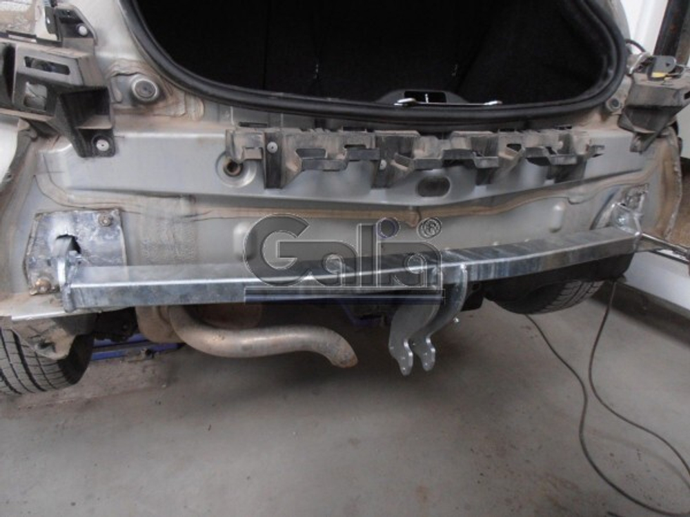 Фаркоп оцинкованный Galia R068A для Renault Grand Scenic II, Scenic II, Megane II хетчбек 2004-2009(паспорт и сертификат в комплекте)(без электрики)