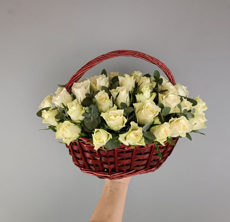 Композиция из роз Атена с эвкалиптом (39шт)