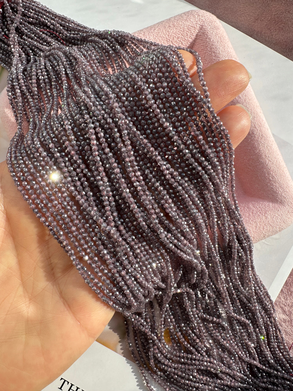 Фианиты 2мм, огранка (нить бусин)