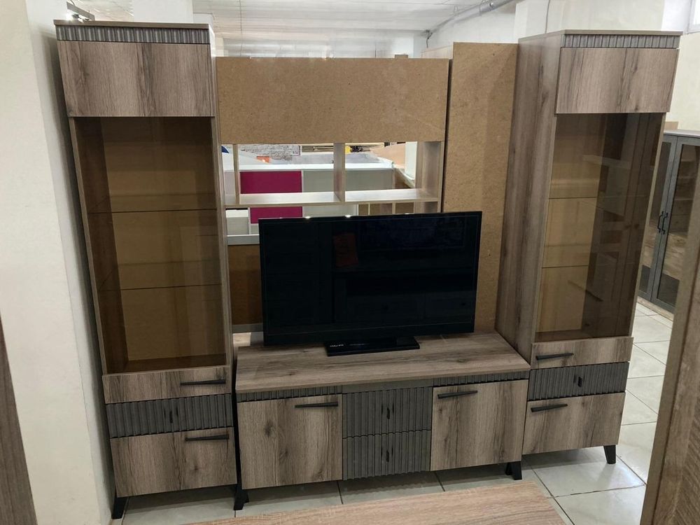 Шкаф-витрина с ножками Ольга-3 Дуб делано серый/сильвер Пэлас