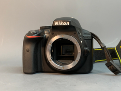 Nikon D3300 Kit 18-55mm 3.5-5.6G VR 5.200 кадров