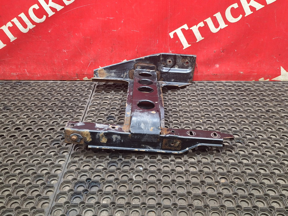 Кронштейн корпуса подножек левый