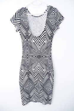 Платье стильное 40 размер