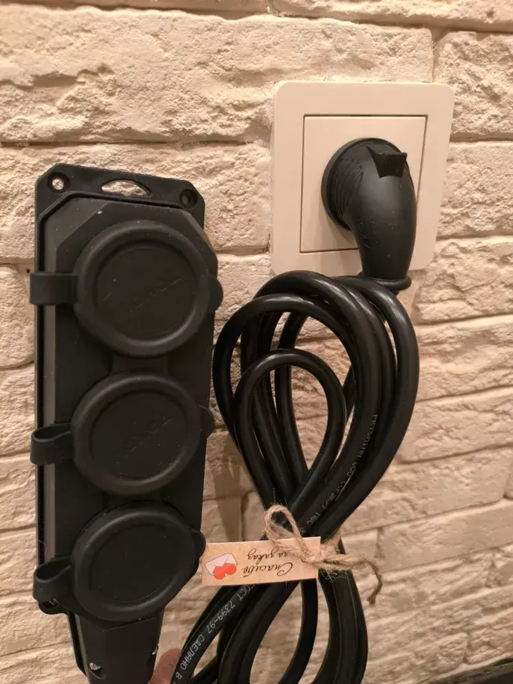 длинитель IP 44 влагозащищенный .с Угловой вилкой каучук 3 розетки 3 метра с заземлением 3на1,5 ПВС Гост