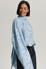 Блуза с подплечниками