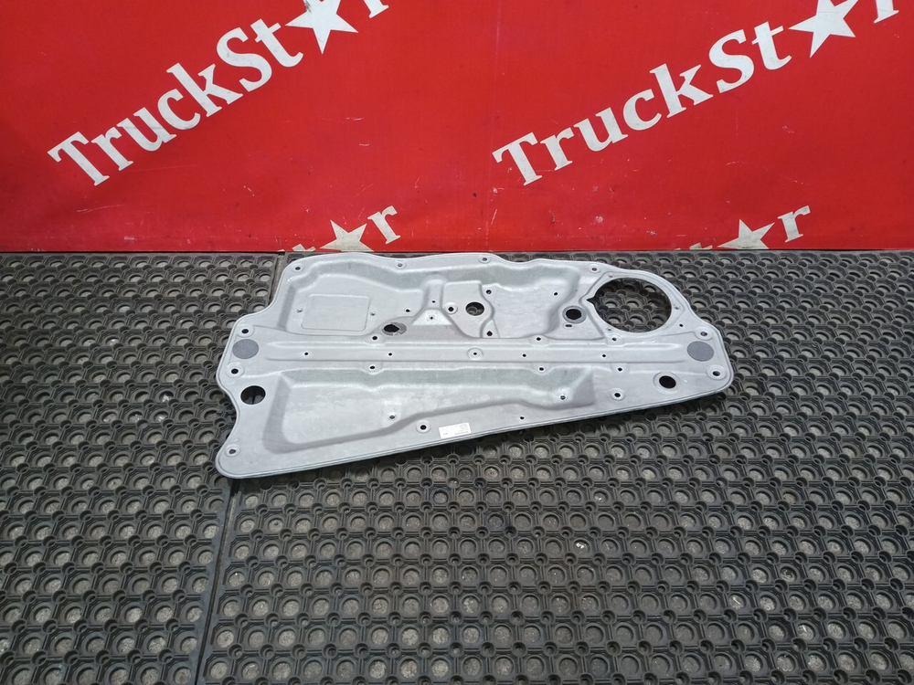 Кронштейн стеклоподъемника правый 2019г