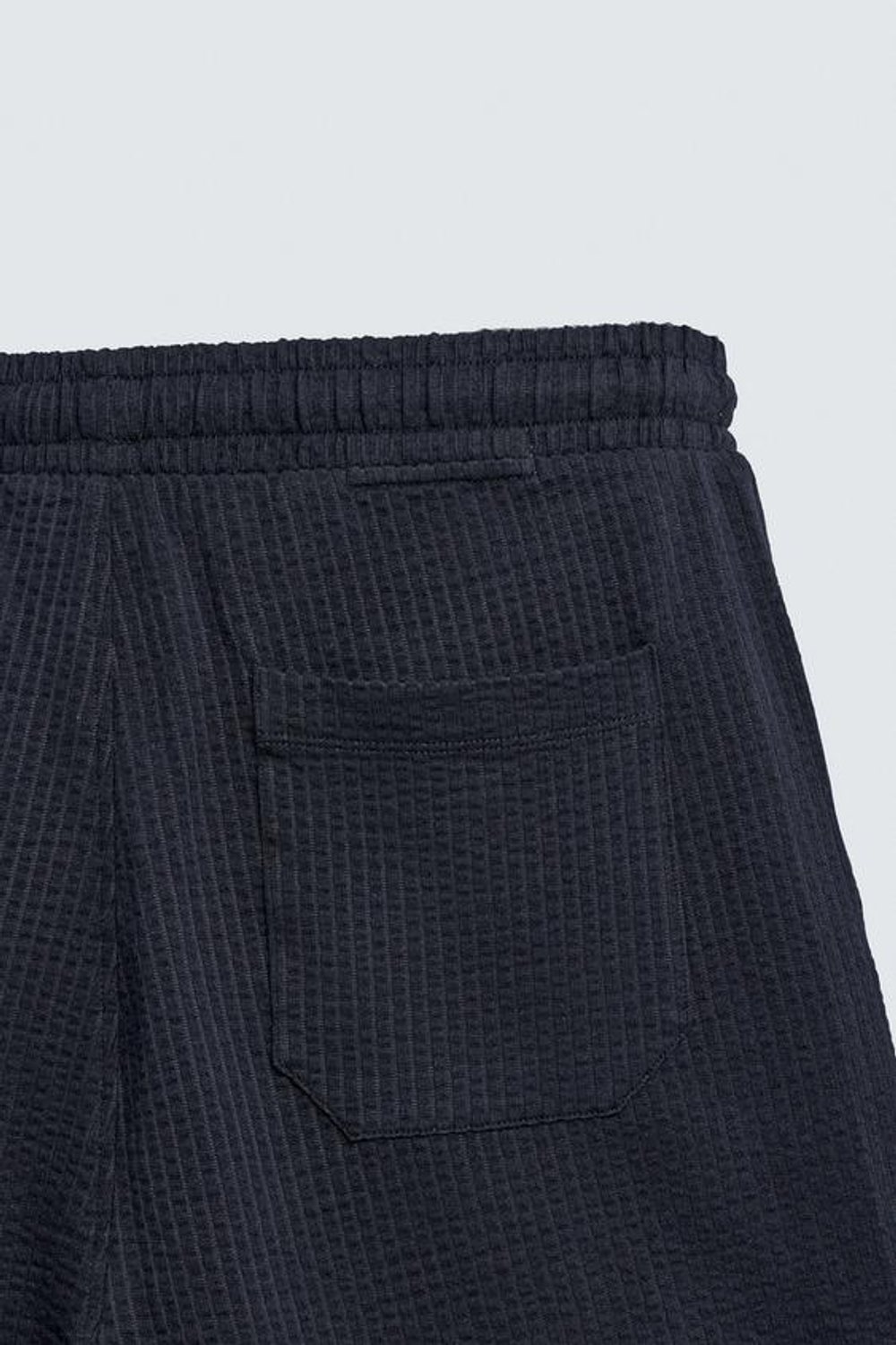 ZARA ШОРТЫ ИЗ ЖАТОЙ ТКАНИ СТРУКТУРЫ СИРСАКЕР, СИНИЙ