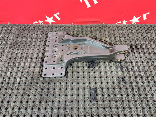 Кронштейн реактивной тяги левый