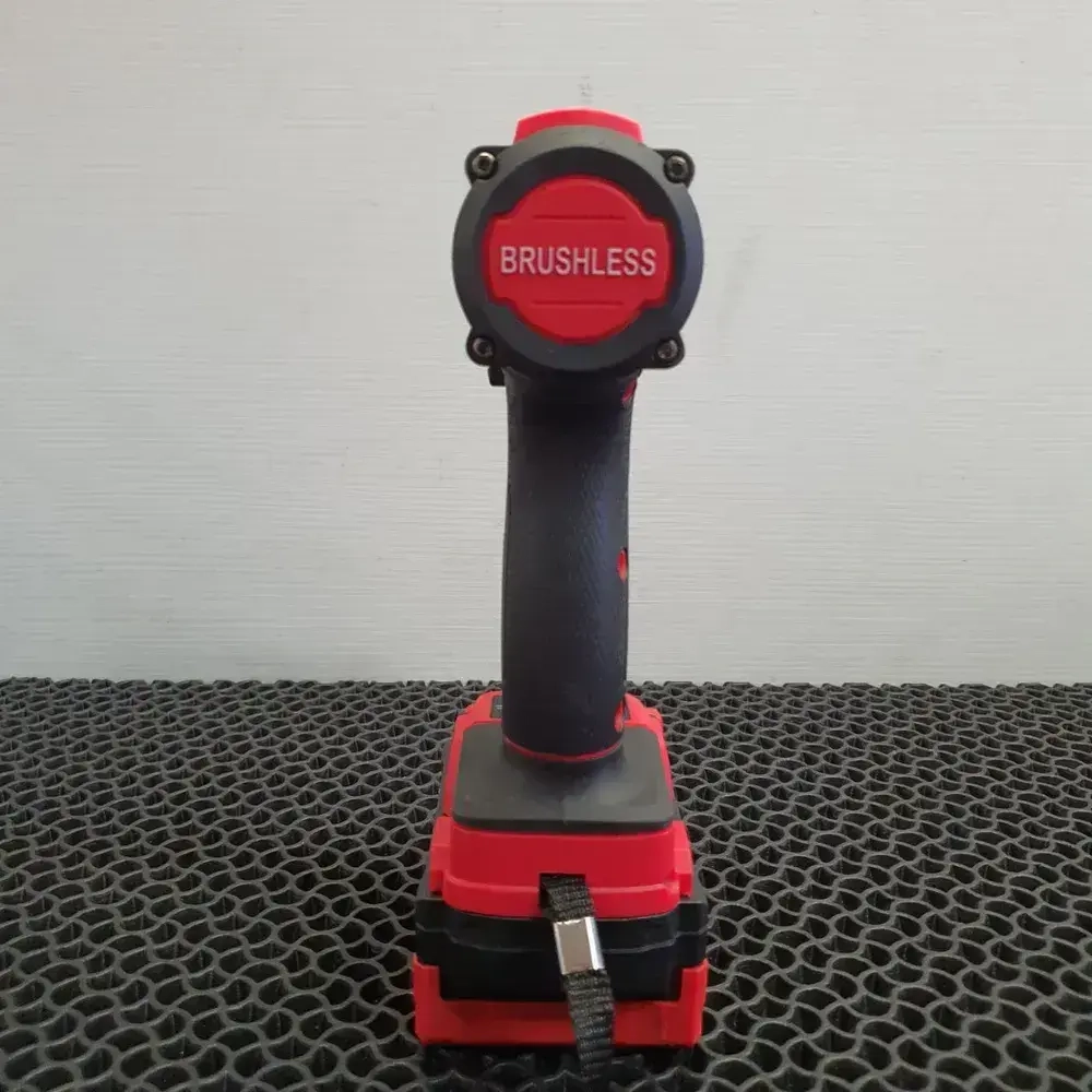 Milwaukee Дрель-шуруповерт, 18 В, 100 Нм, 2 АКБ